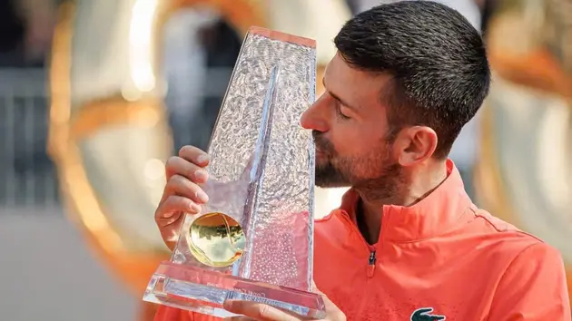 Novak Djokovic giành danh hiệu thứ 100 trong sự nghiệp