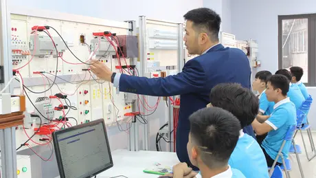 Kết nối đào tạo đại học với thị trường lao động | Giáo dục và Đào tạo | 25/05/2025