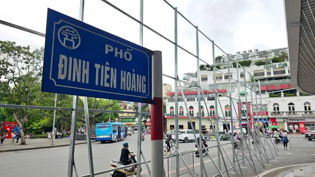 Dựng rào chắn, chuẩn bị phá dỡ tòa nhà 'Hàm Cá Mập'