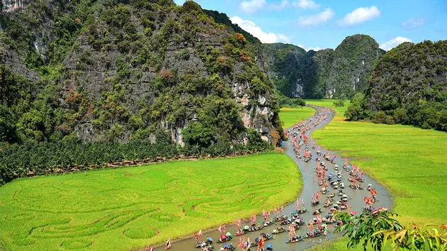 Ninh Bình khai hội 'Sắc vàng Tam Cốc-Tràng An'