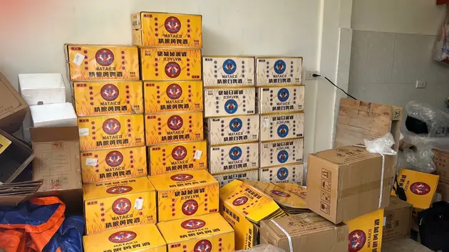 Hơn 1.300 chai rượu, bia Mao Đài nhập lậu bị tiêu hủy