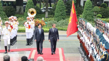 Chủ tịch nước Lương Cường chủ trì lễ đón Tổng thống Pháp