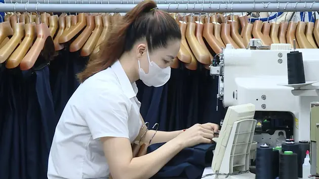 Chuyển đổi xanh trong doanh nghiệp ngành dệt may | Chuyển đổi xanh | 19/05/2025