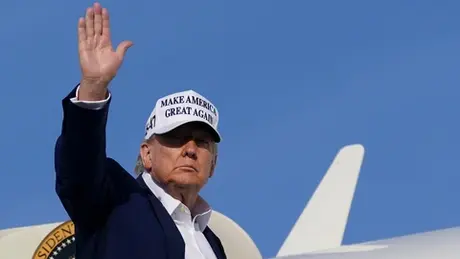 Tổng thống Trump: Mỹ ưu tiên chip và xe tăng