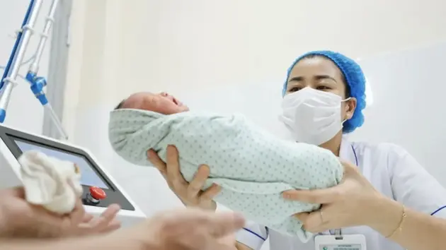 Đề xuất phụ nữ sinh đủ hai con được hỗ trợ NƠXH