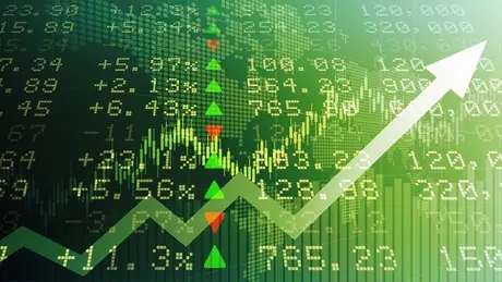 VN-Index vượt đỉnh ba năm