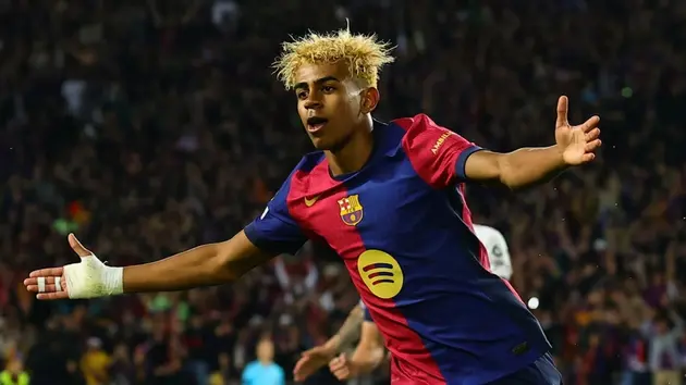 Lamine Yamal gia hạn hợp đồng với Barcelona