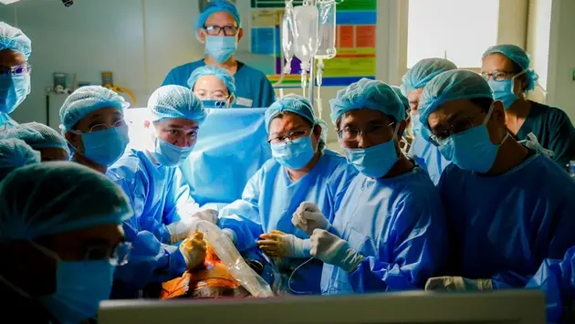 Cứu sống thai nhi 22 tuần tuổi chuyển từ Singapore