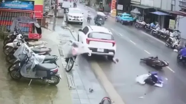 Ô tô tông loạt xe máy ở Sapa, một người tử vong