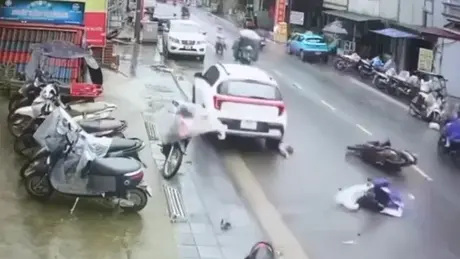 Ô tô tông loạt xe máy ở Sapa, một người tử vong