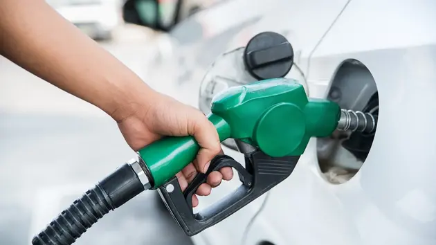 Giá xăng đồng loạt tăng nhẹ