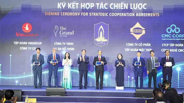 Bà Rịa-Vũng Tàu: Trao 53 quyết định đầu tư