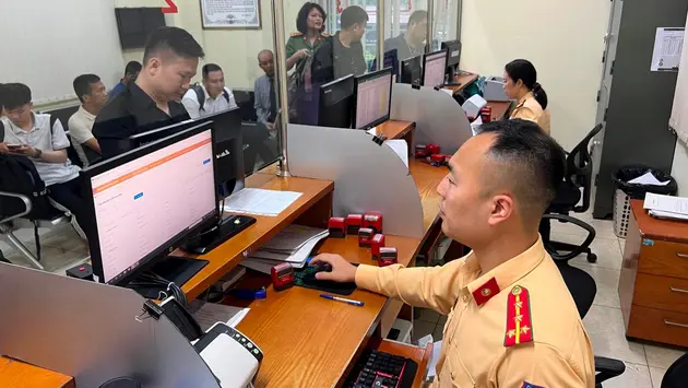 Đăng ký xe chỉ mất 10 phút tại Hà Nội