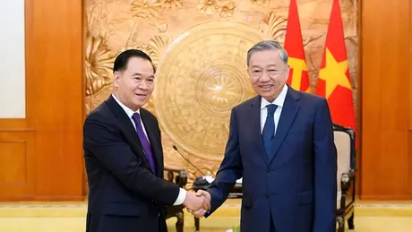 Tổng Bí thư tiếp Chánh văn phòng Trung ương Đảng Nhân dân Cách mạng Lào