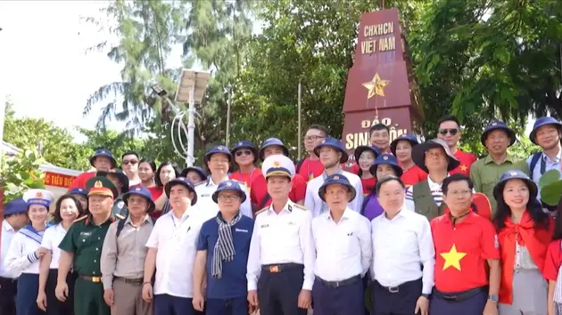 Hành trình của 100 nhà báo tới Trường Sa