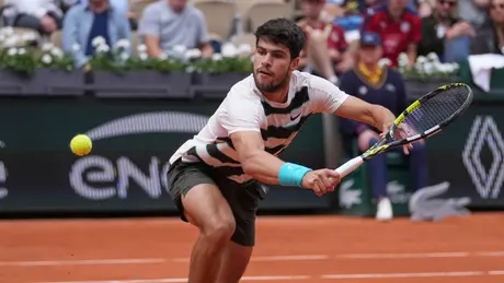 Carlos Alcaraz vào vòng 4 Roland Garros