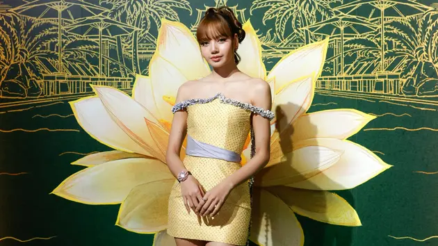 Lisa (Blackpink) hé lộ phim tài liệu đầu tay