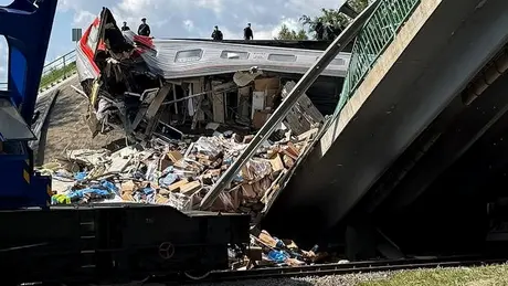 Sập hai cây cầu đường sắt ở Nga, nghi do phá hoại