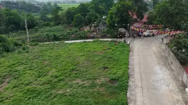 Người dân xóm Đỗ Nhô mong muốn có một sân chơi chung