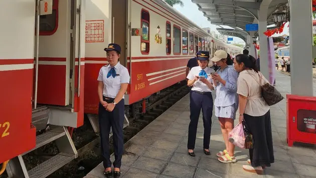 Giảm giá vé tàu cho học sinh đi thi