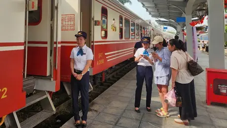 Giảm giá vé tàu cho học sinh đi thi
