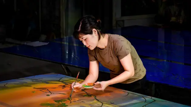 Người vẽ tranh trên kính | Con đường doanh nhân | 01/06/2025