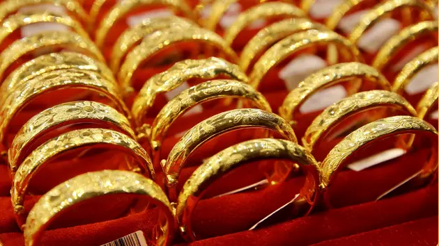 Giá vàng tăng trở lại do nhu cầu giữ an toàn tài sản