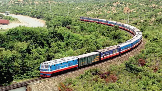 Vé tàu giảm để thu hút khách dịp cao điểm hè