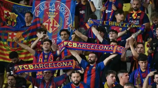 Barcelona đối mặt với án phạt từ UEFA
