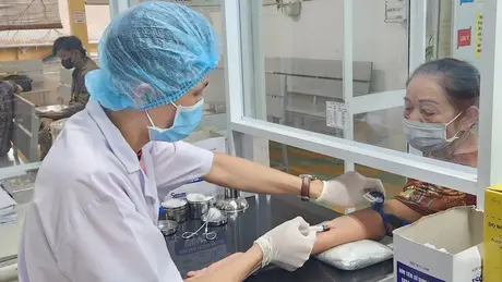 Cao điểm phòng dịch bệnh mùa mưa bão ở Hà Nội
