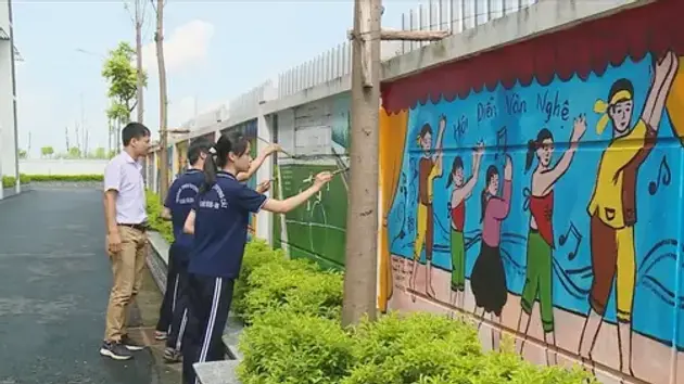 Trường học mở cửa đón học sinh đến sinh hoạt hè