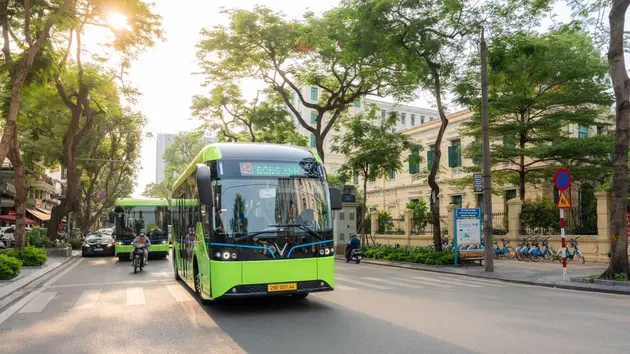 Đẩy nhanh lộ trình 'xanh hóa' phương tiện công cộng