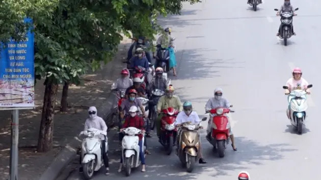 Chưa xử phạt người núp bóng râm chờ đèn đỏ