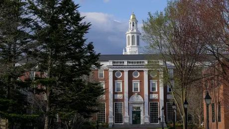 Mỹ đình chỉ nhập cảnh sinh viên nước ngoài tại Harvard