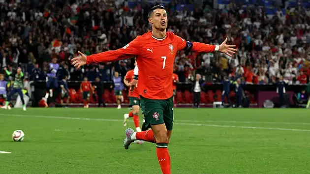 Ronaldo tạo cột mốc mới trong sự nghiệp ở tuổi 40