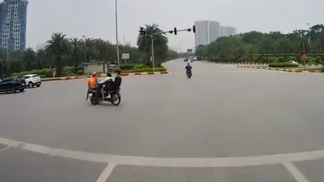 Tai nạn giữa ngã tư vì không chấp hành đèn tín hiệu