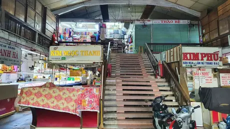 Tiểu thương chợ truyền thống bỏ sạp 