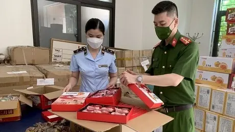Xử lý nghiêm cán bộ tiếp tay buôn bán hàng giả