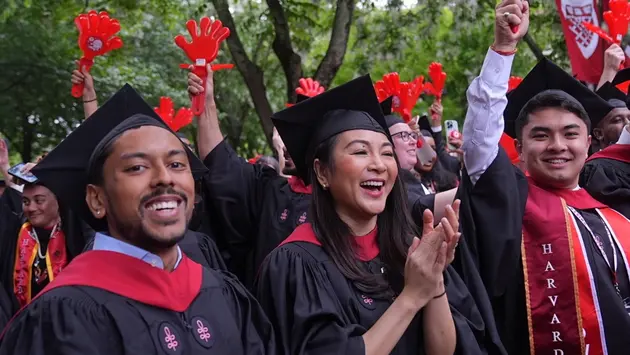 Tòa án chặn lệnh cấm cấp Visa cho du học sinh Harvard