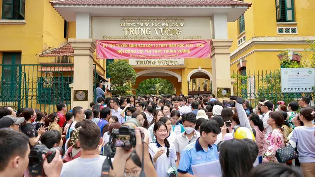 Hơn 74.000 thí sinh tại TP.HCM hoàn thành kỳ thi vào 10