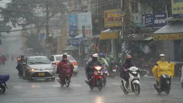 Cảnh báo mưa lớn kèm dông lốc, sét tại Hà Nội