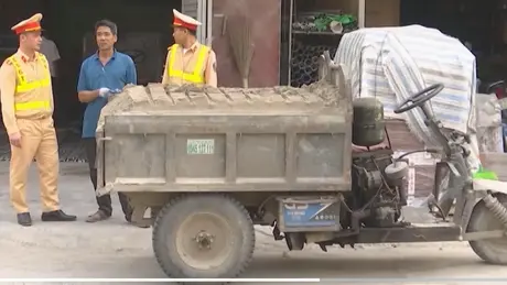 CSGT xử lý hơn 220 xe ba bánh, chở hàng cồng kềnh