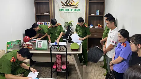 Thu giữ nhiều sản phẩm mỹ phẩm ‘trôi nổi’