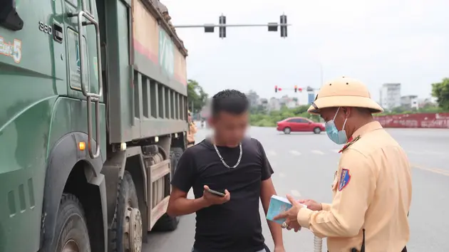 Truy quét xe quá tải không vùng cấm, không khoan nhượng