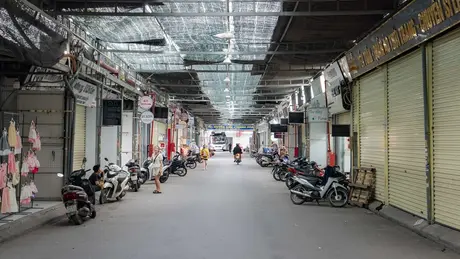 Nhiều tiểu thương bỏ chợ vì làn sóng thương mại điện tử