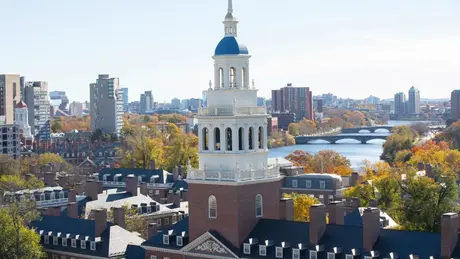 Mỹ nối lại việc cấp thị thực cho sinh viên Harvard