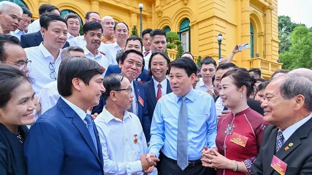 Chủ tịch nước gặp mặt nghệ nhân làng nghề tiêu biểu
