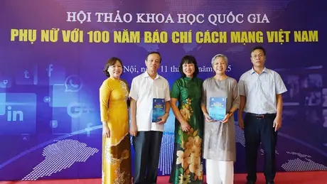 Phụ nữ với 100 năm báo chí cách mạng Việt Nam