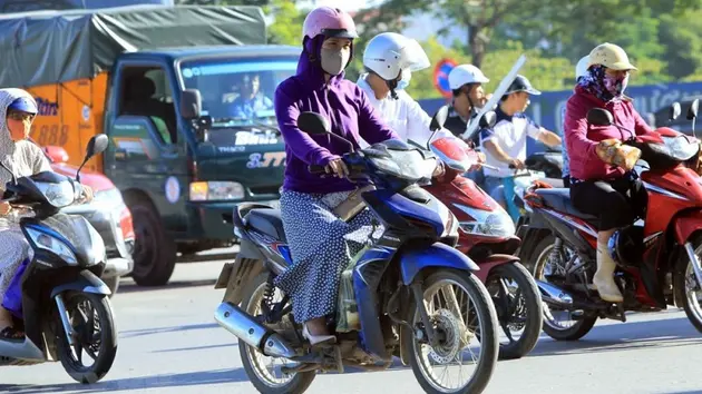 Nguy cơ tai nạn giao thông vì áo mưa, áo chống nắng