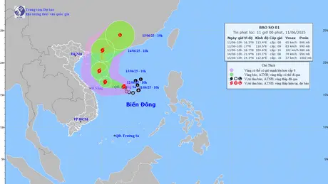Bão số 1 giật cấp 10 tiến vào Biển Đông